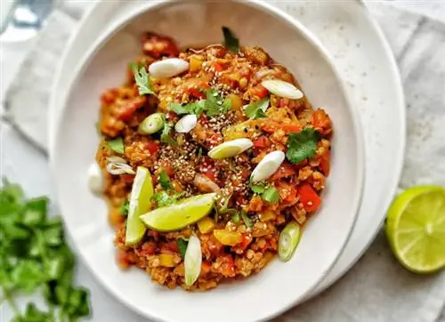 Карри из коралловой чечевицы со специями и кориандром