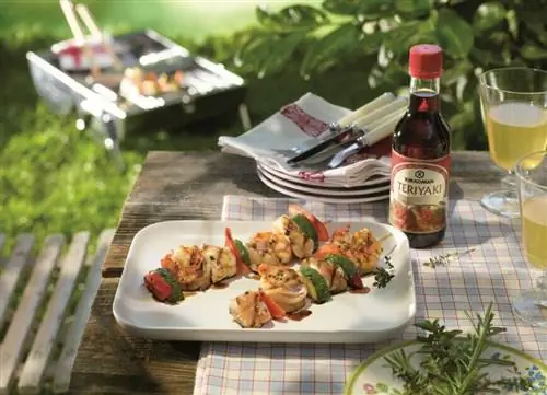 Хрустящие шашлычки из рыбы и овощей в соусе - Kikkoman