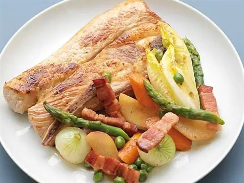 Телячьи сухожилия с новыми овощами