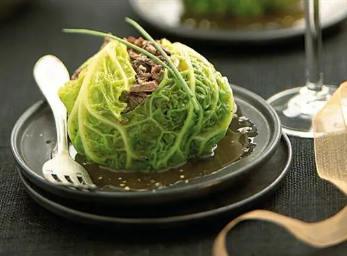 Капуста, фаршированная говядиной