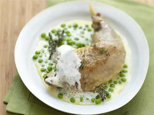 цесарка с эмульсией из горошка и тимьяна