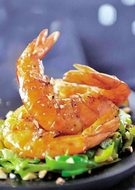 Маринованные креветки и коньячное фламбе