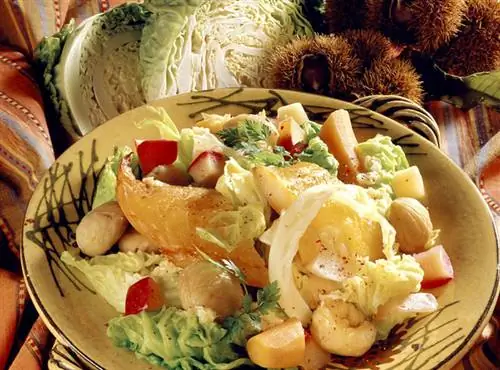 Пикша тушеная с капустой и каштанами