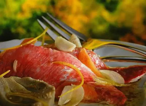 Филе барабульки на гриле с коппой и оливками