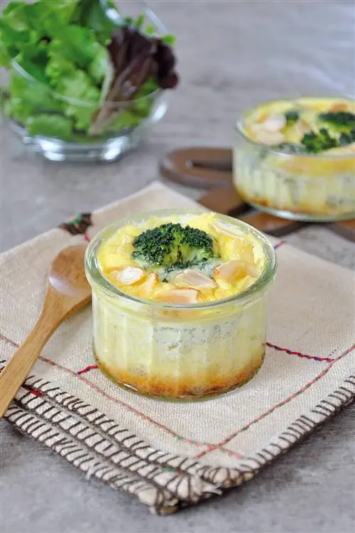 Экспресс-флан с брокколи, пармезаном и миндалем