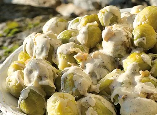 Брюссельская капуста, обжаренная на сковороде