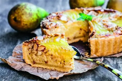 Амандиновый пирог с грушами, настоянными на ванили