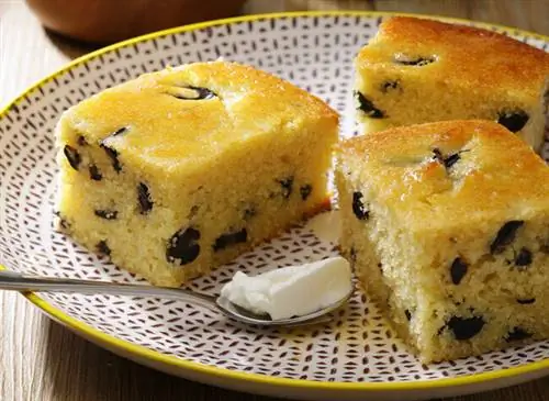 Манная крупа и оливковый пирог Манная крупа и оливковый пирог