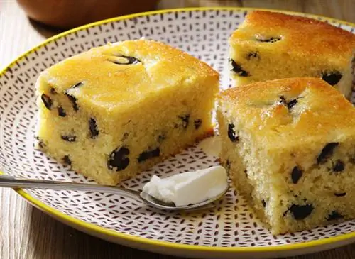 Торт с манкой и маслинами из Испании