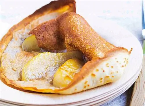 Сладкий креп с жареной грушей и каштанами