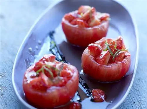 Помидоры, фаршированные клубникой