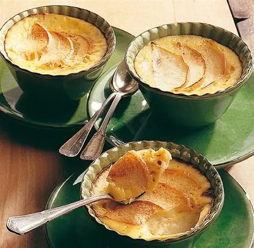 Фланы с яблоком, сливками и кальвадосом