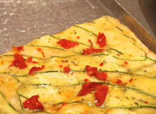 Пицца с цуккини, фонтиной, сушеными помидорами