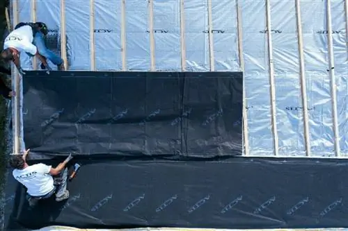 Утеплите крышу снаружи