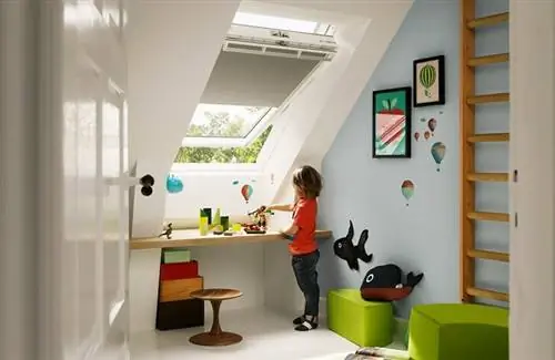 Установите затемняющие шторы Velux.