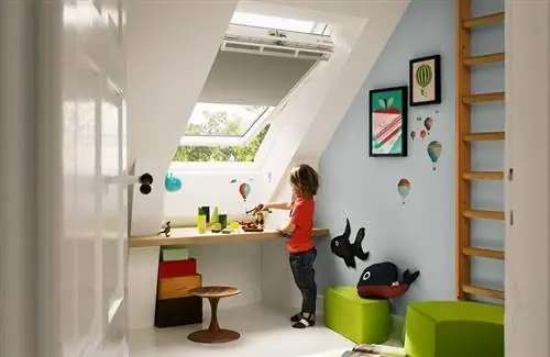 Установите затемняющую штору VELUX на мансардное окно