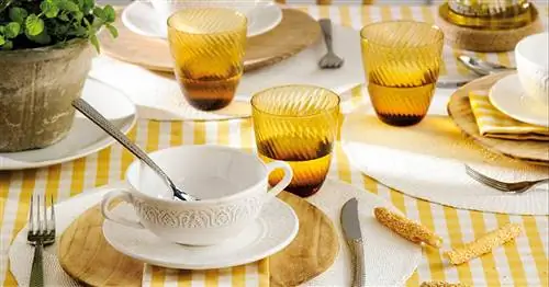 Идеальный стол на все случаи жизни. Как сочетать скатерть и посуду