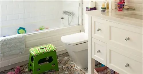 Детская ванная: что можно и чего нельзя делать