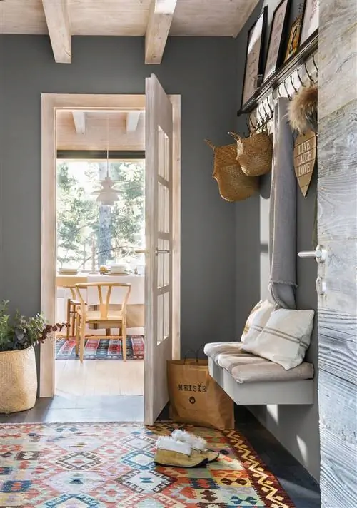 зал-столовая-на-фоне-с-восточными-коврами-00477841 0697cb2c 1405x2000