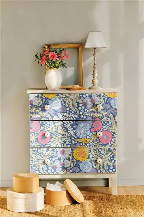 Комод, покрытый цветами, обои_ 00448978