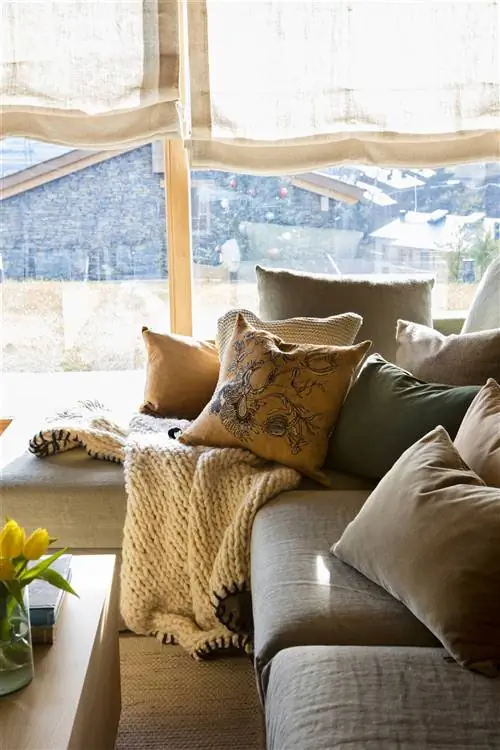 Бездушный диван? добавить подушки