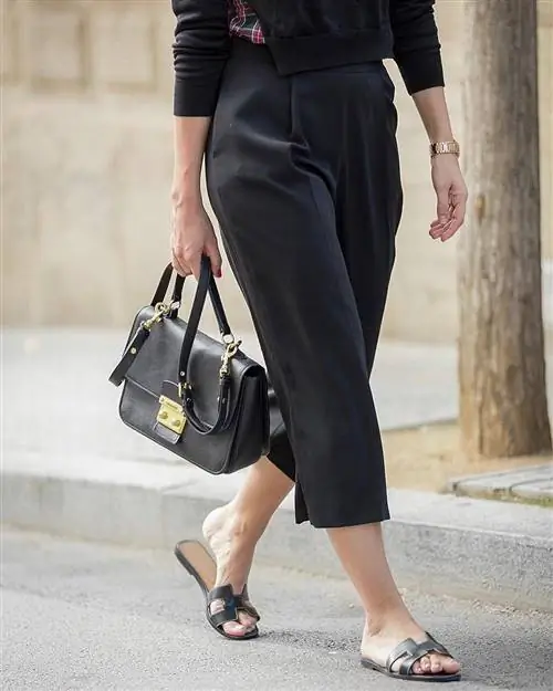 черные штаны @silviaboschmunoz