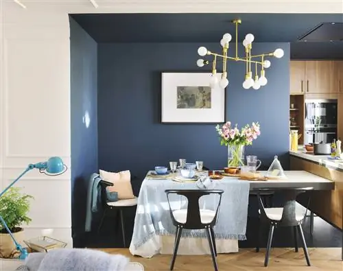 классический синий цвет pantone на стенах и потолке столовой00470671 классический синий цвет pantone на стенах и потолке столовой00470671
