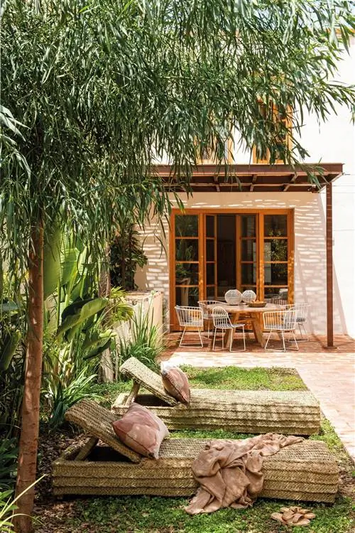 длинный сад с двумя шезлонгами из волокна 00510237