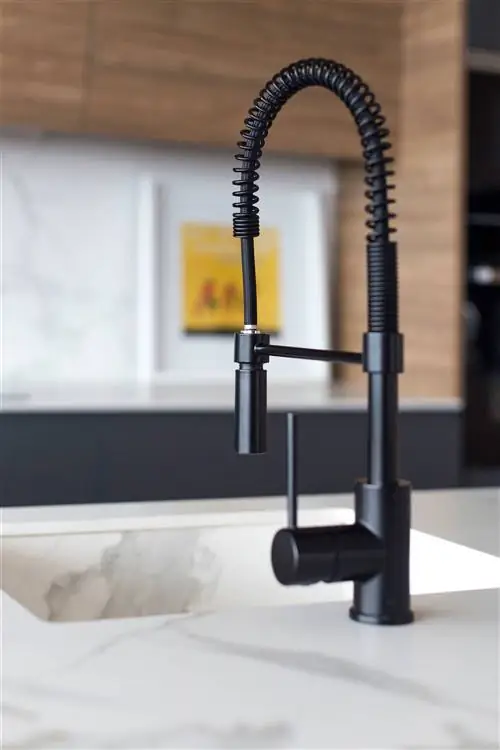 черный смеситель для кухни ELIHOME 32