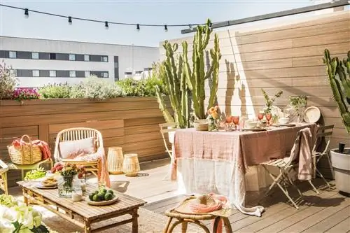 терраса-покрыта-синтетической-деревянной-столовой-гостиной-и-кашпо-на заказ-00485122