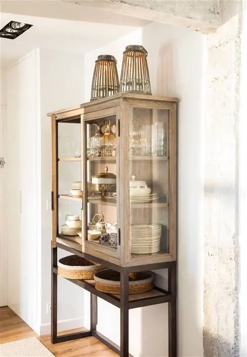 00493764 Витрина из светлого металла