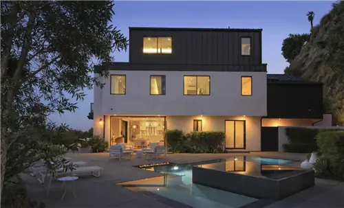 Внешний вид дома Деми Ловато в Лос-Анджелесе