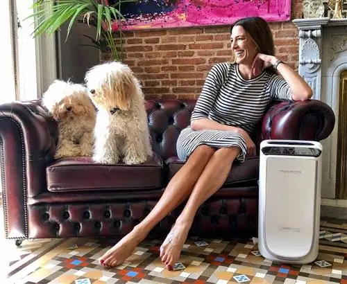 Лора Санчес диван