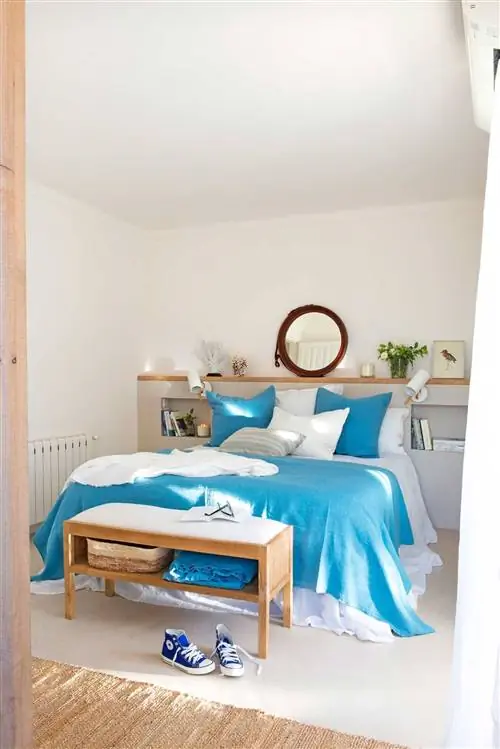 Маленькая спальня со встроенным изголовьем