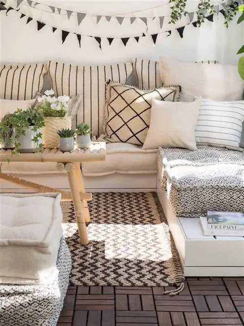 терраса-патио-с-верстаком-и-подушками-00504048 O