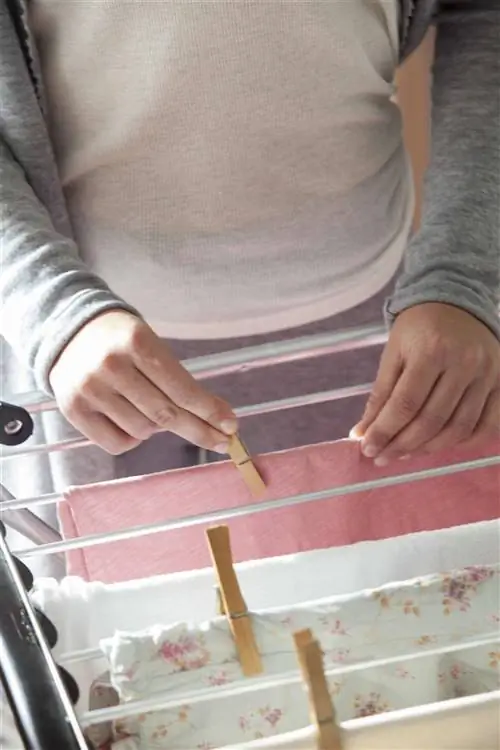 неправильно повесить одежду 00392873