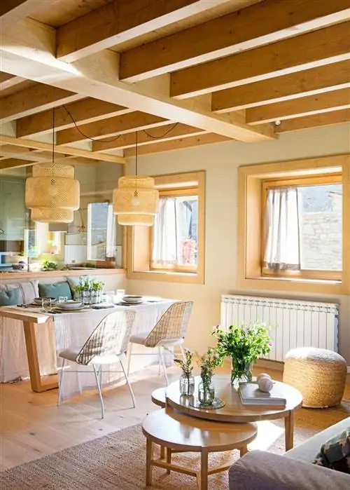 деревянный-дом-с-мини-столовой-балками-и-потолочными-светильниками-в-волокне-00505575 O