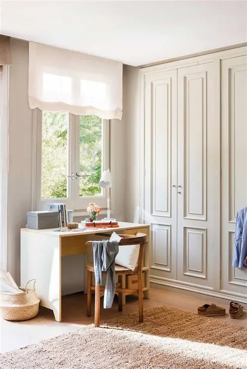 Спальня с классическим шкафом в белом цвете_00510212