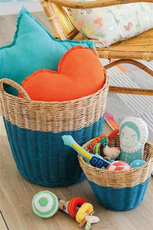 деталь корзин из волокна с фигурными подушками и игрушками-723d6a34 bedfe78d 1333x2000