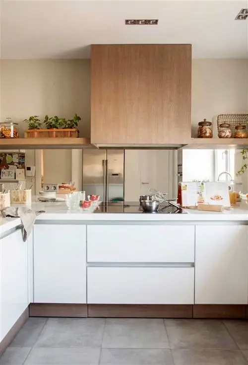 современная кухня с мебелью и белой столешницей-00505529 O