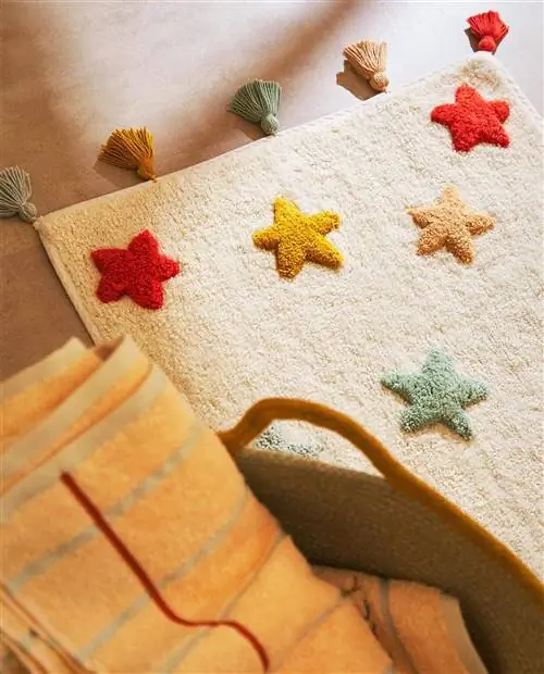 Хлопковый коврик для ванной с многоцветным принтом в виде звезд и помпонами