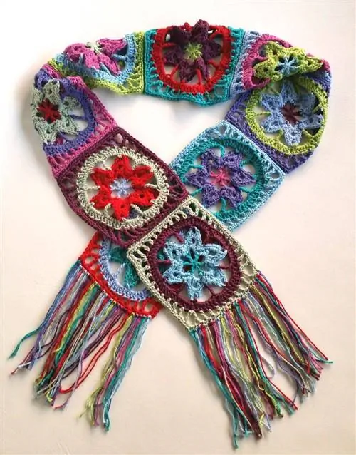 Красочный шарф крючком