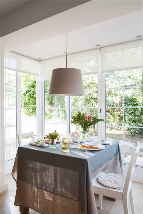 столовая для крупного рогатого скота перед загоном_00412919