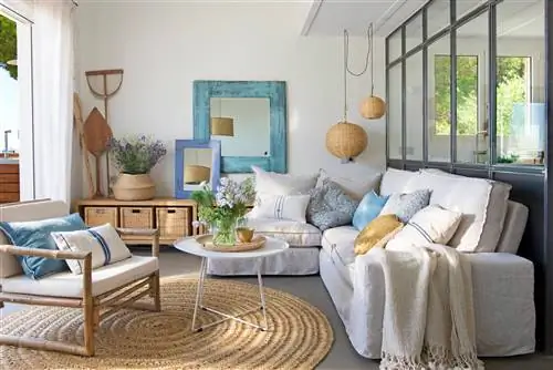 гостиная с белым угловым диваном и ковриком из волокна 00507570_O