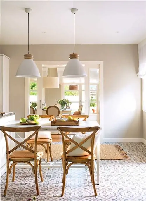 столовая с гидравлическим полом и деревянной мебелью_00490929