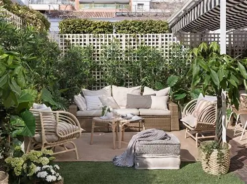 Уличная-гостиная-с-диваном-из-Ikea 504052 O