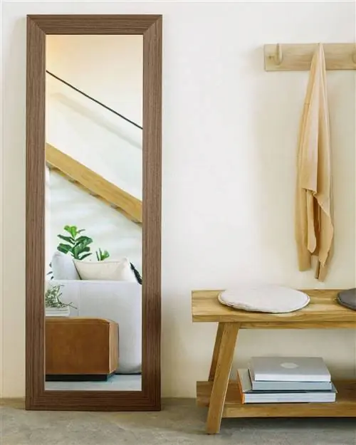 Широкоформатное зеркало Yvaine из МДФ с отделкой под орех от Kave Home