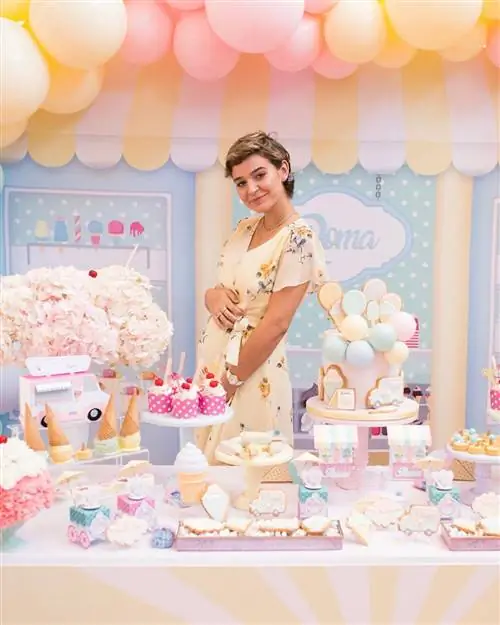 Лаура Эсканес Baby Shower