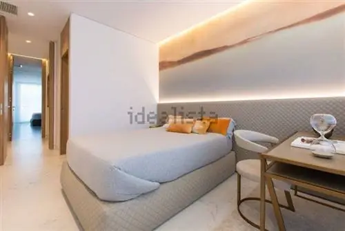 iker-casillas-flat-in-pozuelo-оранжевая спальня