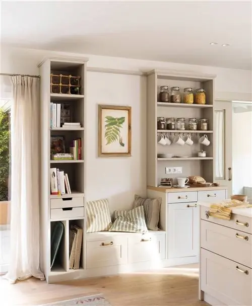 полка-скамья-на кухне-бежевый-00529039